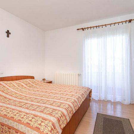 2-Bedroom Krk Apartment - Near Krk Beaches & Town! Krk Town Luaran gambar