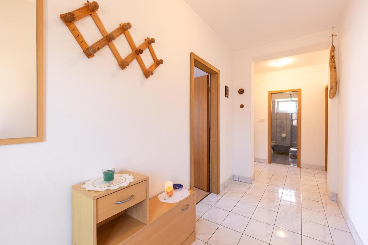 2-Bedroom Krk Apartment - Near Krk Beaches & Town! Krk Town Luaran gambar